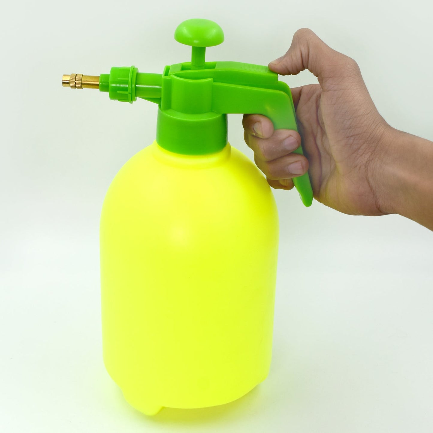 9024 2 L FF Garden Sprayer used in all kinds of garden and park for sprinkling and showering purposes. DeoDap